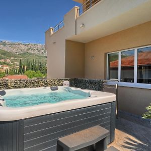 Apartment Relax With Jacuzzi And Private Hot Tub Split Area Žrnovnica Exterior photo