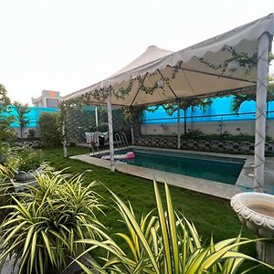 Swimming Pool Villa Sururnagar Exterior photo