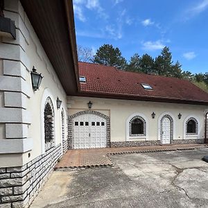 Veszpremvolgyi Kuria酒店 Exterior photo