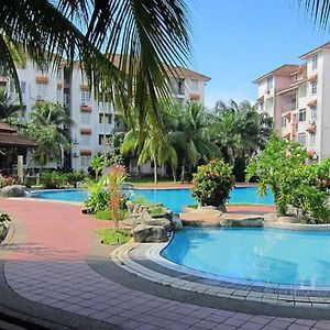 Mizie'S Homestay Pd Perdana Condo Resort 波德申 Exterior photo