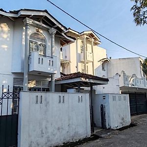 Jays Villa - Diyatha Uyana 斯里贾亚瓦德纳普拉科特 Exterior photo