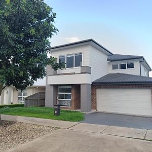 Beautiful And Ultra Modern House In Kellyville Exterior photo