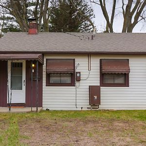 Tranquil Ranch Near Ann Arbor And Detroit Westland Exterior photo