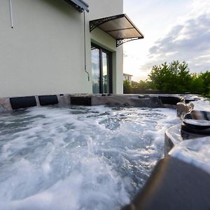 雅西Jacuzzi & Luxury House别墅 Exterior photo