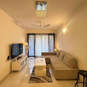 Elegant 2 Bhk, Pool Front, Zennova Stays Marmagao Exterior photo