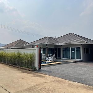 Saeng Neua Pool Villa Kaeng Krachan แสงเหนือพูลวิลล่าแก่งกระจาน Exterior photo