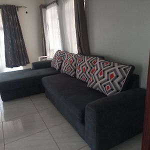 Serene Modern 3 Bedroom House Near Mombasa Road Emali Exterior photo