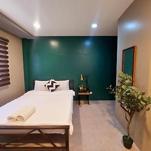 Minimalist Condo In Vigan Near Calle Crisologo Room photo