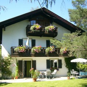 Gemutliche Ferienwohnung In Unterammergau Mit Grill Und Garten Exterior photo