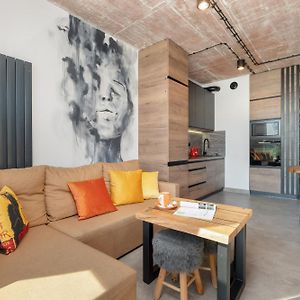 Modern & Bright Apartment In Szklane Tarasy Rzeszow By Renters Exterior photo