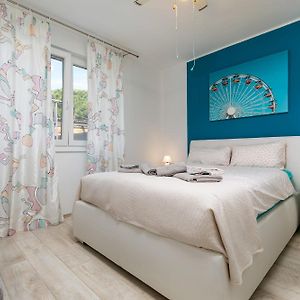 Two-Bedroom App 'Castegner' With Garden & Free Parking 普拉 Exterior photo