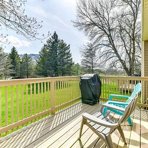 Finger Lakes Resort Retreat With Mountain-View Deck! 科特兰 Exterior photo