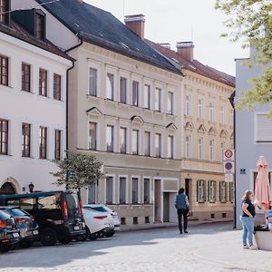 Lumen Homes - Altstadt-Studio Direkt Im Zentrum, Kuche, Netflix, Offentlicher Parkplatz Ums Eck 因戈尔施塔特 Exterior photo