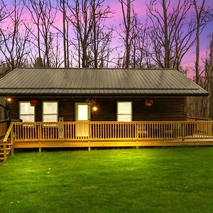 --Avail New Booking Promotions --- Secluded Cabin King Bed Xbox Wifi Hottub Games Firepit Close To Hiking Trails 洛根 Exterior photo