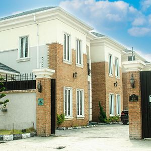 Mannda Villa Apartments Aja Exterior photo