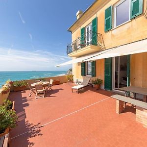 Il Castello: Sunny Apartment In Front Of The Sea 博格利斯科 Exterior photo