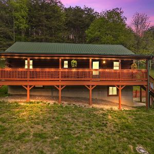 New July Promotion- King Bed Covered Porch ,Hottub, Firepit, Xbox-Game Rm,Wi-Fi-Hiking, Hills 洛根 Exterior photo