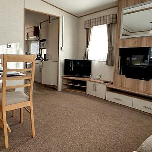 Orchards Holiday Park Newbridge  Room photo