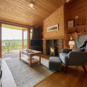 Egret Lodge With Hot-Tub 卡莱尔 Exterior photo
