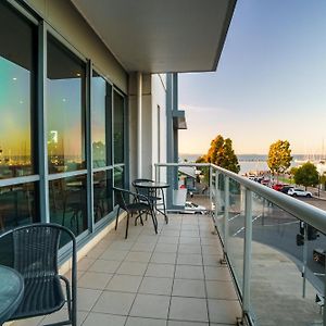 Luxury Apartment Overlooking Geelong Marina Exterior photo