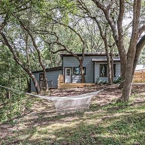 Brazos River Bend Cabin, Waco Unique Getaway Exterior photo