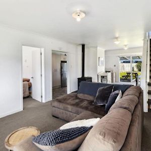 Spacious Cosy Beach Bach Foxton Beach Exterior photo