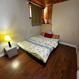Charming Room In Brampton- 20 Mins Drive To Airport, Plaza, Bus Stop At Walking Distance B4! Exterior photo