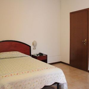 Nuovo Hotel San Martino 雷诺河畔卡萨莱基奥 Room photo