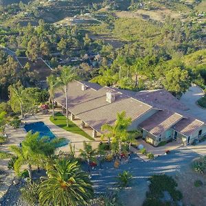 Gorgeous Private Estate With Pool & Pickleball Court Lakeside Exterior photo