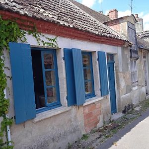 Petite Maison De Village Ygrande Exterior photo