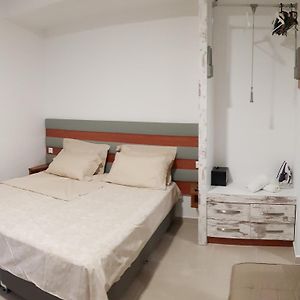 Ola Kala Apartments And Rooms Vlikhón Room photo