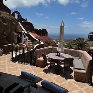 Castillo Lanzarote Villa Sophie - Sleep In A Volcanic Cave - Pet Friendly With Heated Pool 蒂亚斯 Exterior photo