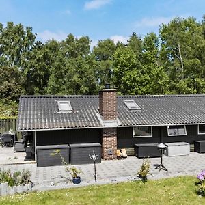 3 Bedroom Pet Friendly Home In Vggerlse Bøtø By Exterior photo
