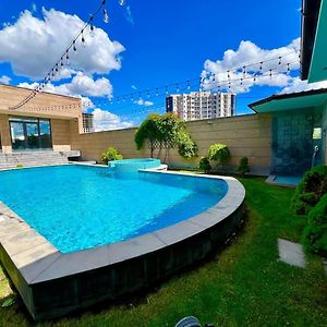 Luxury Villa With Pool And Jacuzzi 耶烈万 Exterior photo