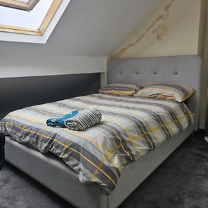 Cozy One-Bedroom With Free Parking 沃尔索尔 Exterior photo
