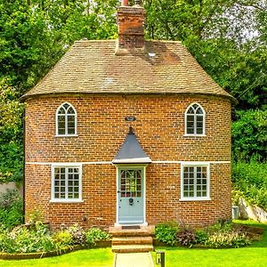 A Fairy-Tale Luxurious Cottage - The Tea Caddy 科尔切斯特 Exterior photo