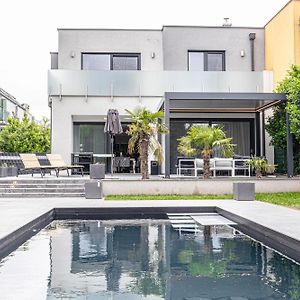 Luxury Vienna 6Br-4Ba Villa With Private Pool & Sauna - Pets Allowed Exterior photo