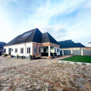 Bungalow In Benin Exterior photo