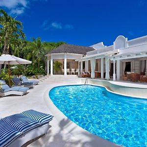 This Villa Offers Luxury Island Living 圣詹姆斯 Exterior photo