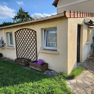 Maison D'Une Chambre Avec Jardin Clos Et Wifi A Yerres Exterior photo