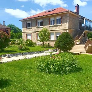 Appartement De 3 Chambres Avec Jardin Clos Et Wifi A Toulonjac Exterior photo