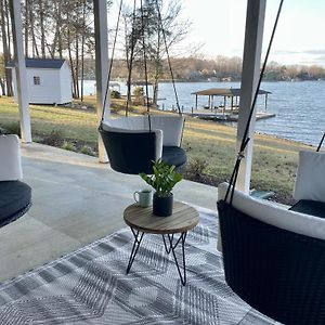 Home Away From Home Lake House W/Easy Dock Access Penhook Exterior photo