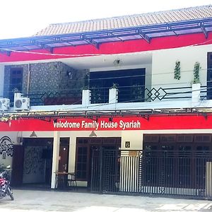 Ngadipuro Velodrome Family House Syariah酒店 Exterior photo