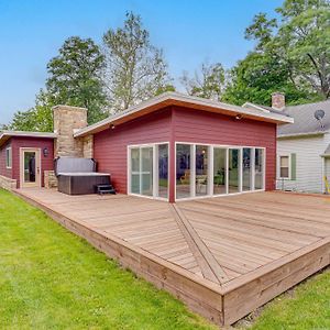 Mid-Century Modern Lake Cottage In Indiana! 格林菲尔德 Exterior photo