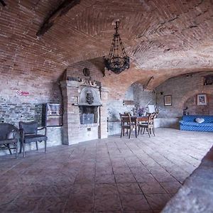 Room In House - Castello Dei Diamanti Belvedere Langhe Exterior photo