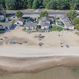 8 Cottages On The Beach Of Lake Huron Lincoln Junction Exterior photo