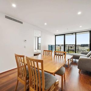 Two Bedroom Apt In Heart Of Canberra With Parking Exterior photo