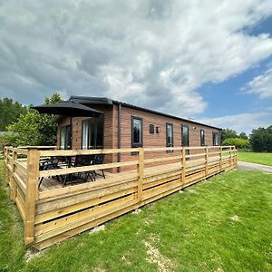 Cackle Hill Lakes, Heron Lodge Biddenden Exterior photo