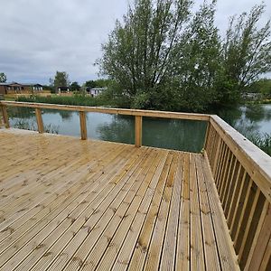 Dovecoat Lodge At Brickyard Lakes Amotherby Exterior photo