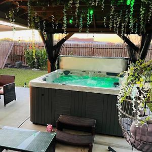 Relaxing With Luxury Hot Tub For Houston Trip别墅 Exterior photo